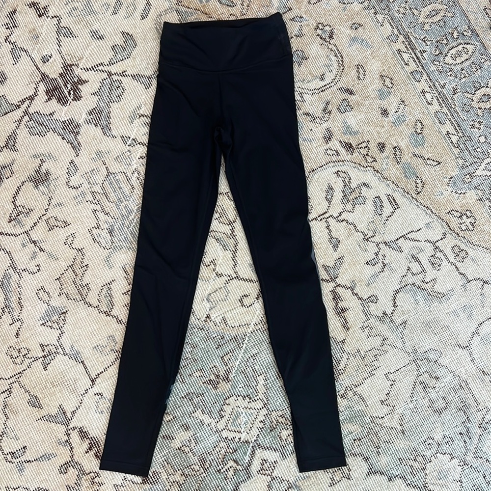 Lululemon Women’s leggings, back stripe detailing. Black, Size 4